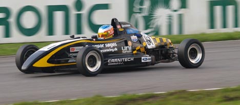 Marco L. Sørensen har forbedret banerekorderne i Formel Ford på både FDM Jyllands-Ringen og Padborg Park.